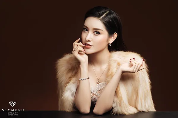 Á hậu Huyền My và Skymond