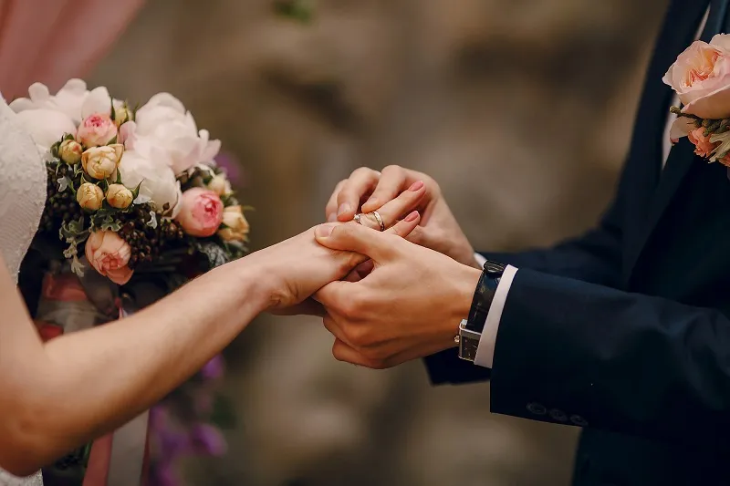 nghi thức trao nhẫn trong lễ kết hôn